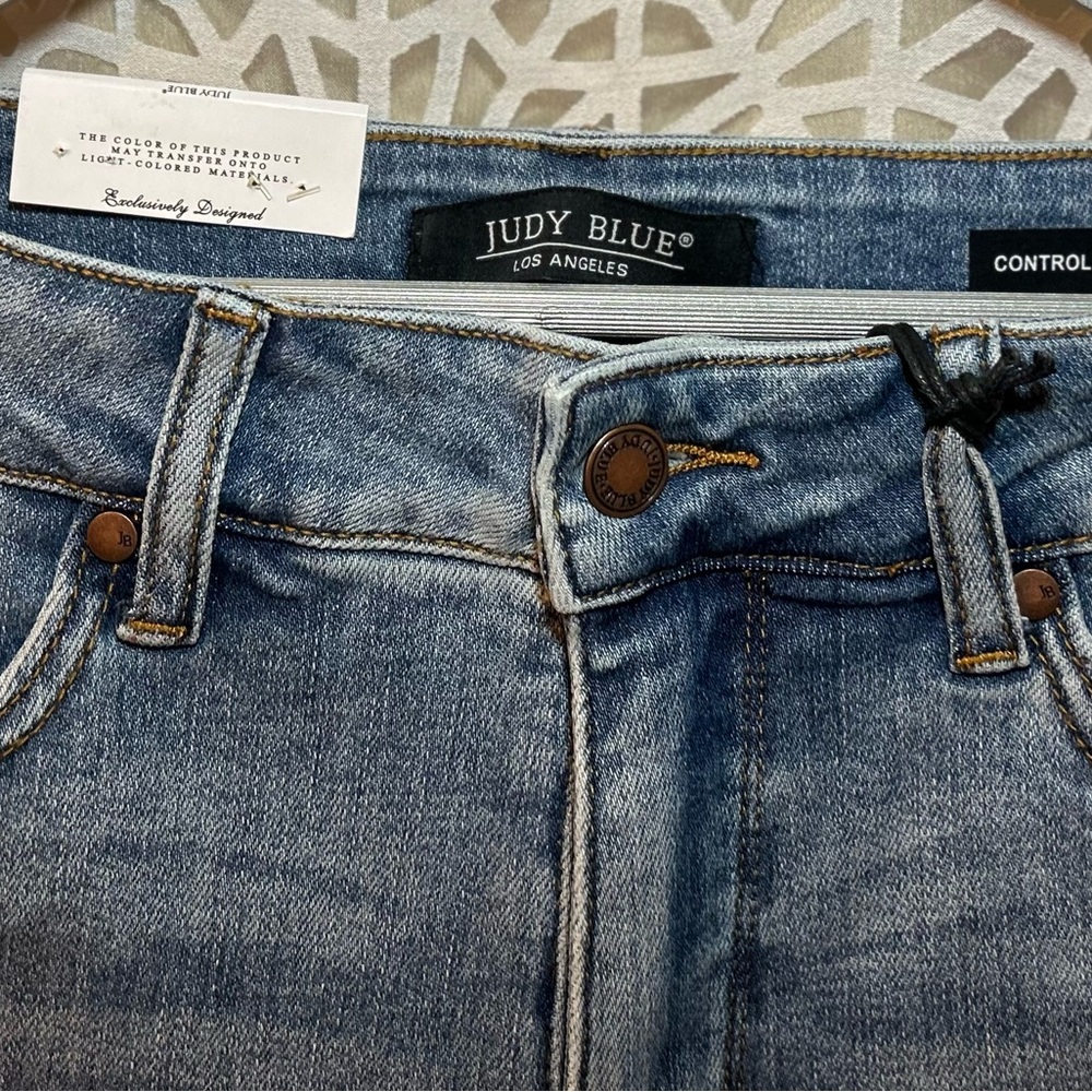 Judy Blue skinny jeans 16w control top skinny’s distressed look NWT